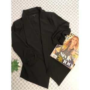 Woman Thin Lightweight Blazer 3/4 sleeve.